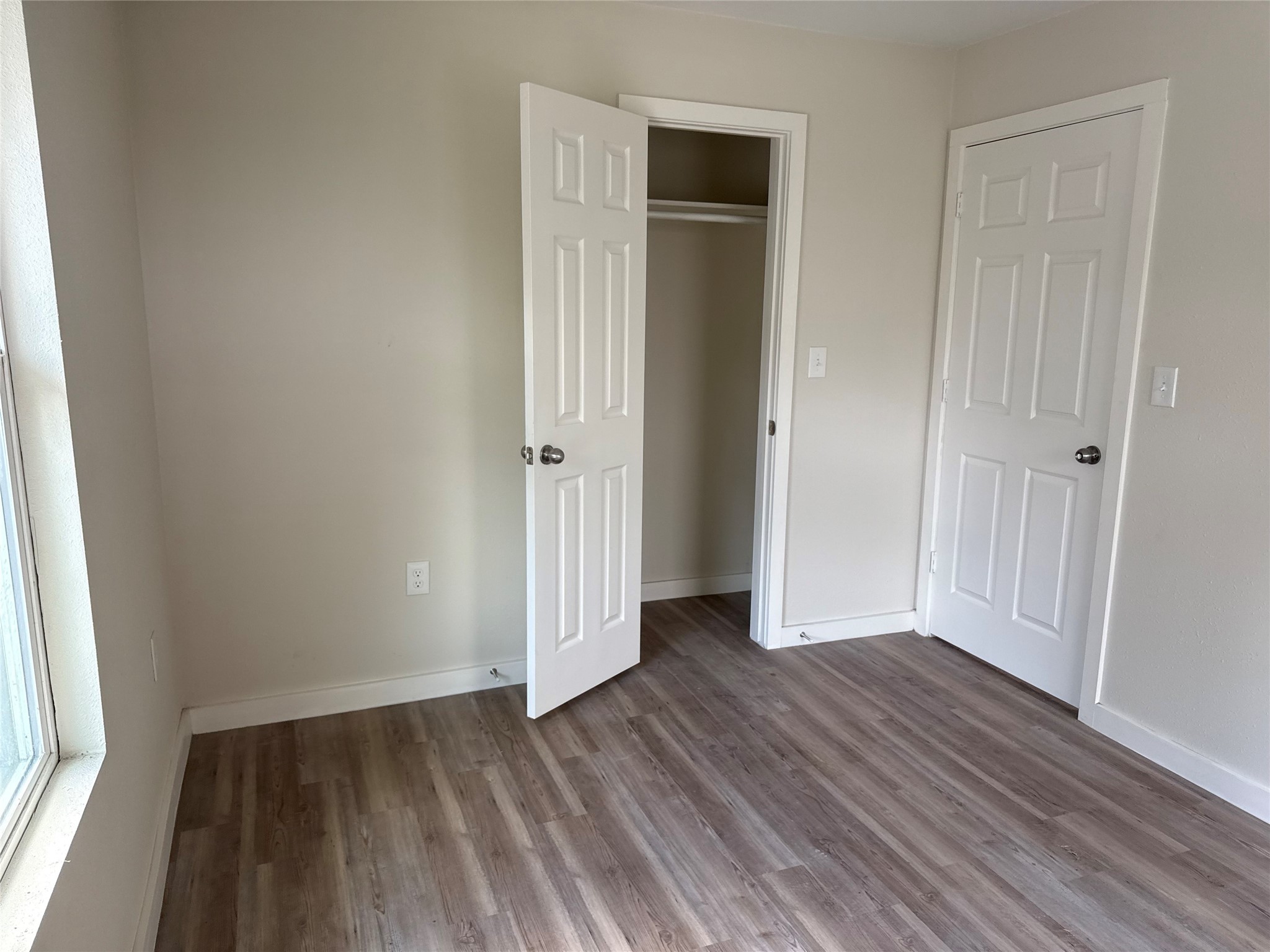 2434 Lidstone Street, Unit 2B Houston, TX 77023 - Photo 5 of 8 an empty room with wooden floor and closet