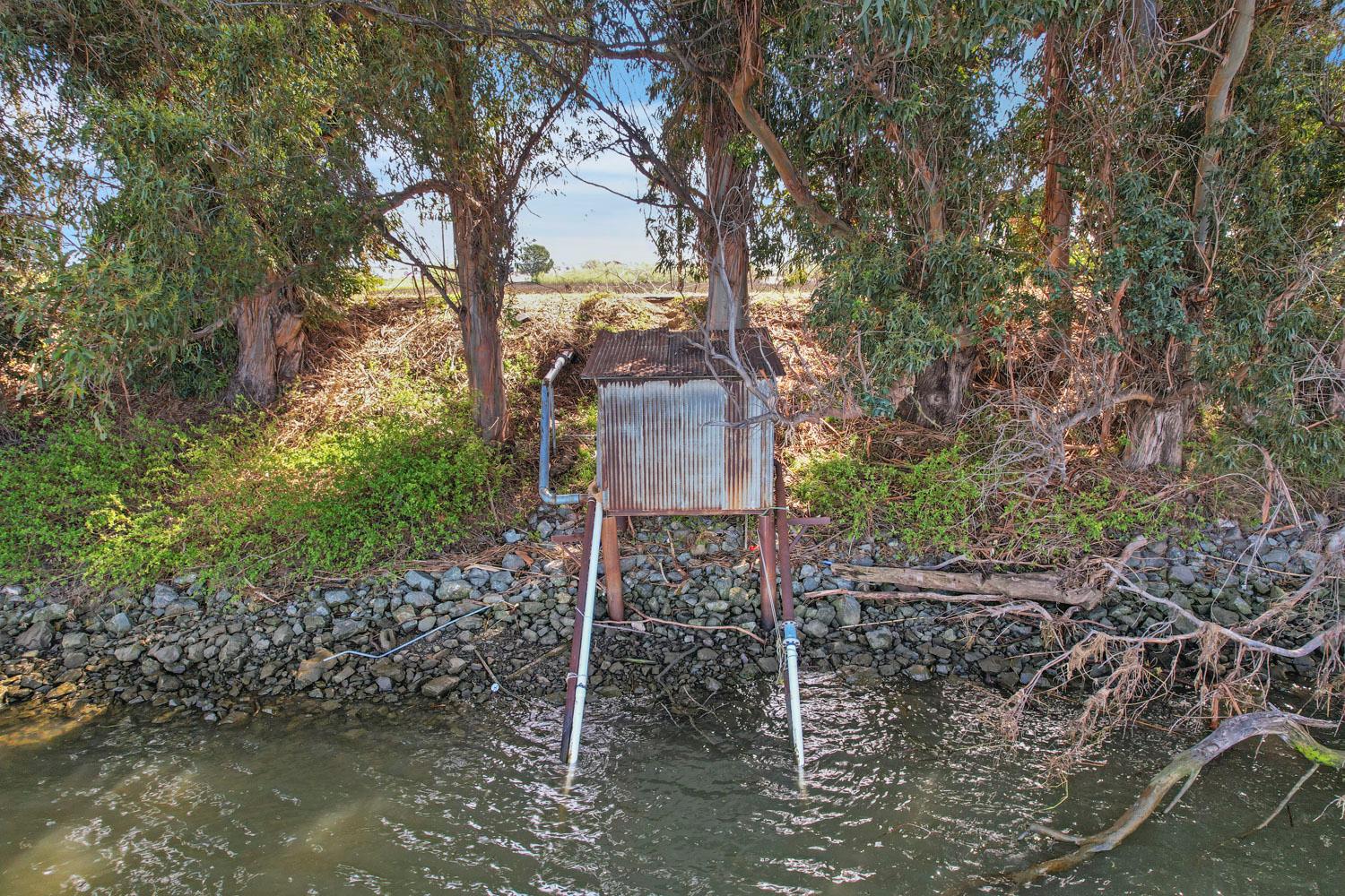 16550 Highway 160 Rio Vista, CA 94571 - Photo 14 of 26 a view of a pathway of a yard