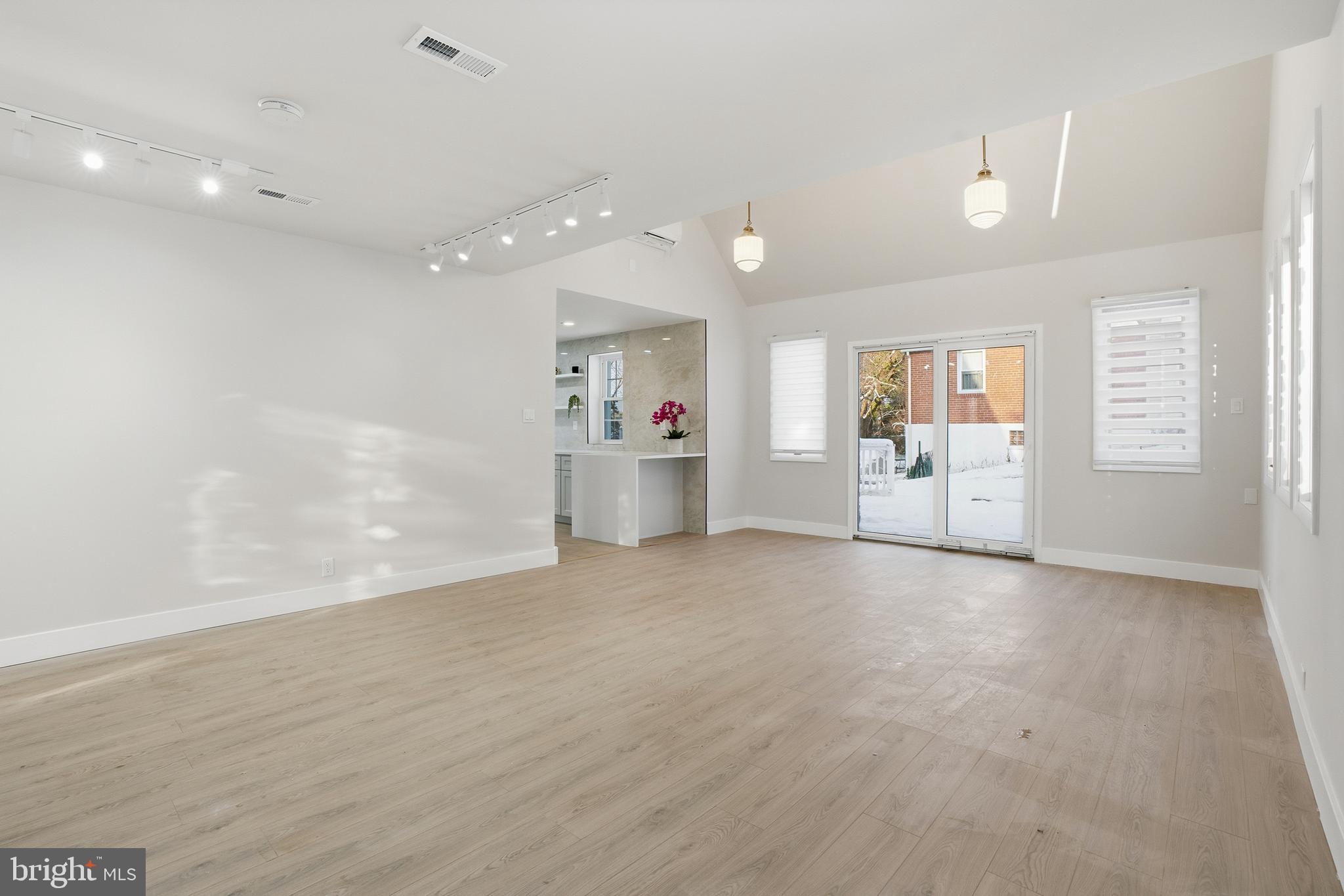 2480 Dale Road Huntingdon Valley, PA 19006 - Photo 9 of 54