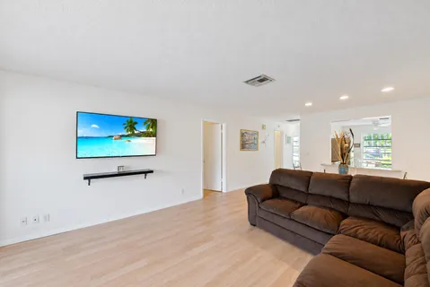 $150,000 | 13670 Vía Flora, Unit B, Delray Beach, FL 33484