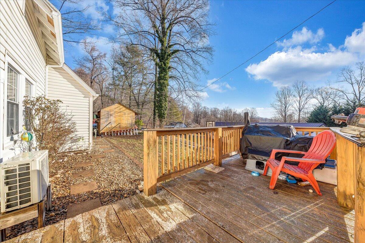 1105 Quartz Road Blue Ridge, VA 24064 - Photo 4 of 22 18-MIB04257