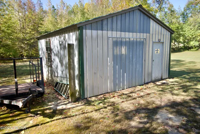 a view of a yard with a sink