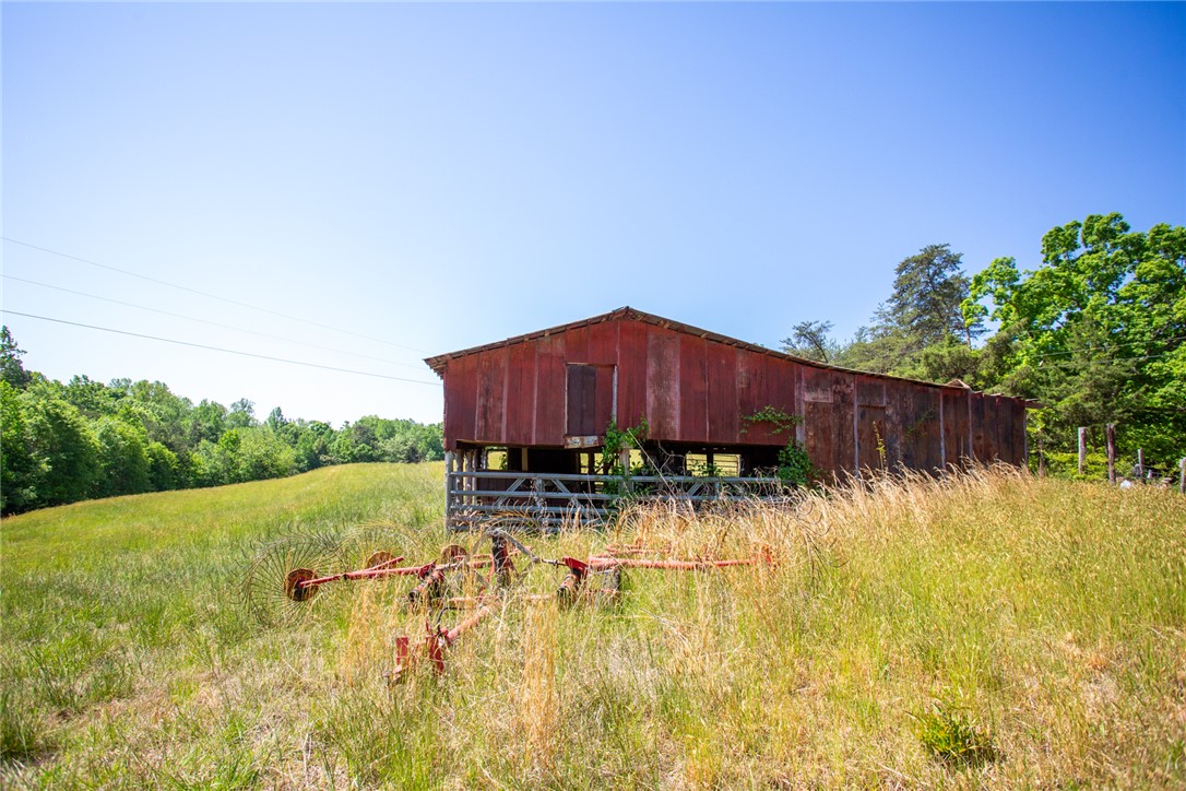 249 Farmers Hill Road Liberty, SC 29657 - Photo 14 of 49