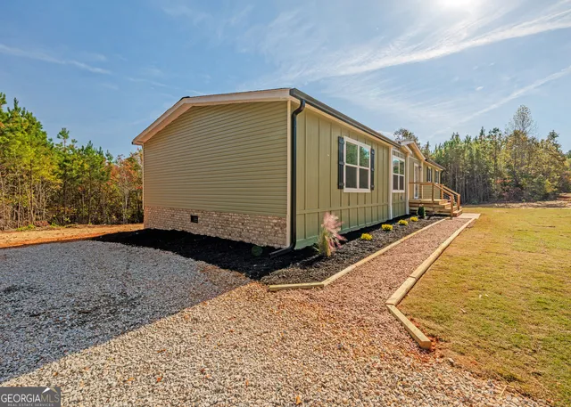 a front view of house with yard
