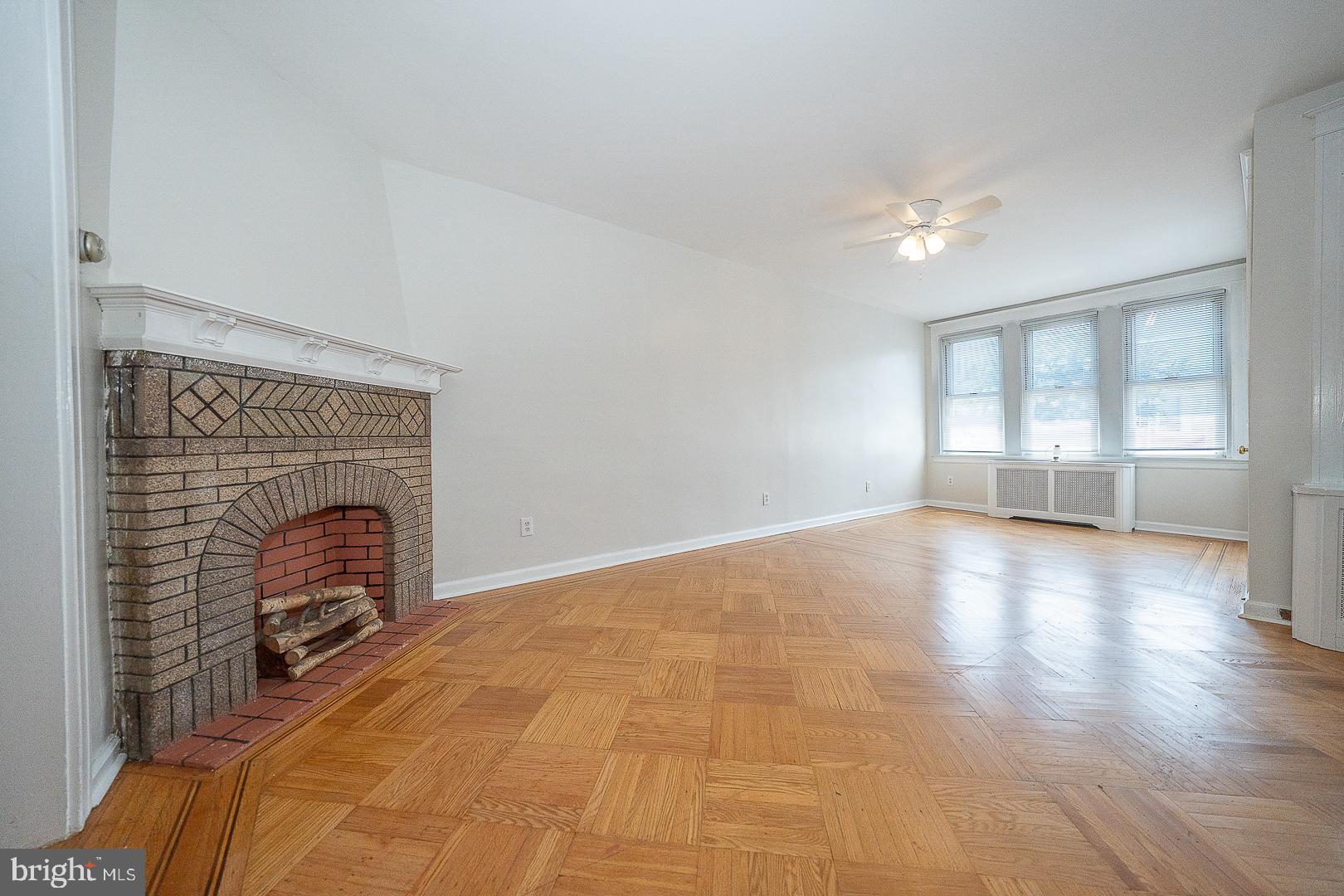 628 Gerhard Street Philadelphia, PA 19128 - Photo 7 of 30 Living Room