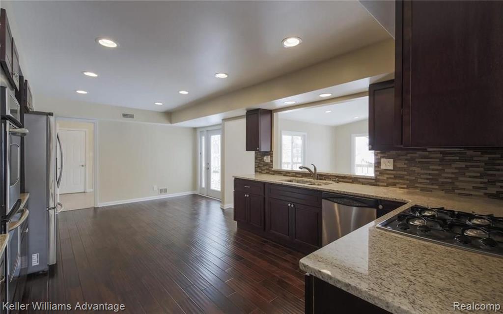 36932 Fox Run Farmington Hills, MI 48331 - Photo 22 of 37