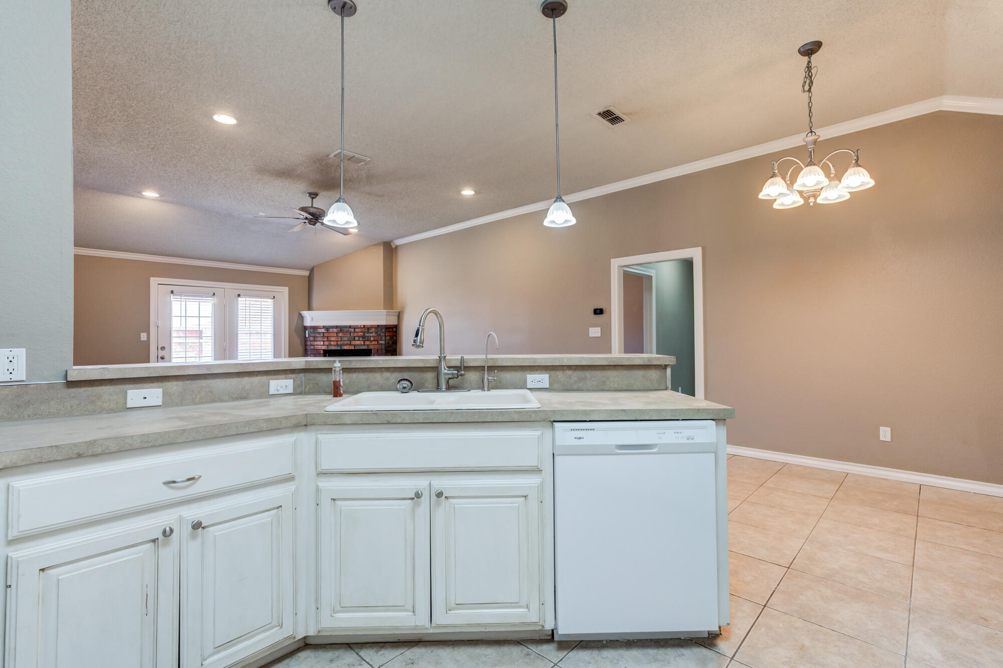 5801 110th Street Lubbock, TX 79424 - Photo 19 of 42 5801-110th-St_Lubbock-TX_2_Kitchen