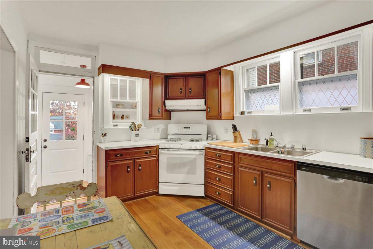 1536 Dauphin Avenue Wyomissing, PA 19610 - Photo 11 of 38