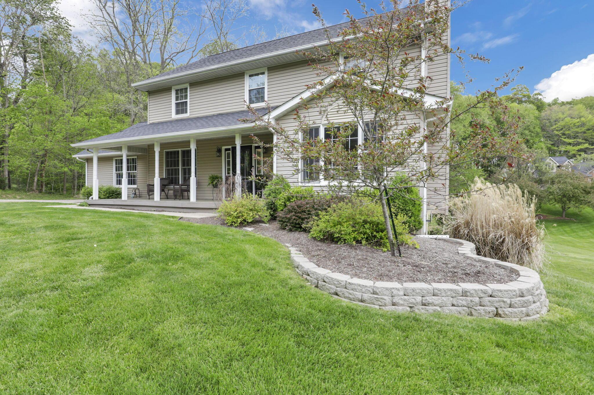2991 Wheeling Road Northeast Lancaster, OH 43130 - Photo 3 of 64 Beautifully landscaped
