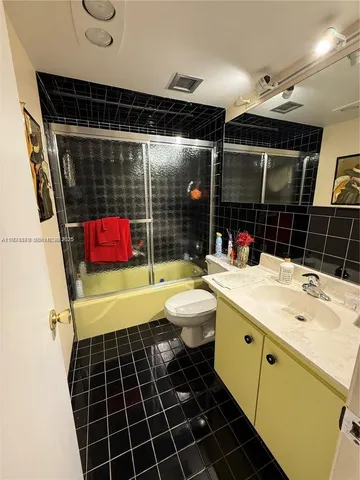 $149,900 | 4800 Hillcrest Lane, Unit 511, Hollywood, FL 33021