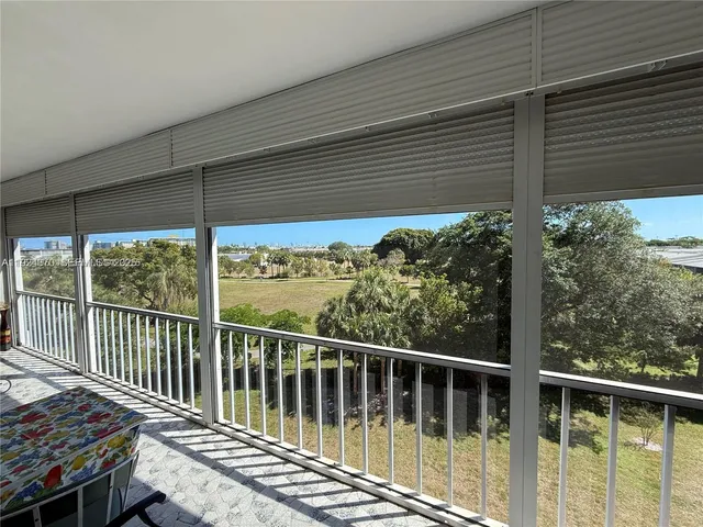 $149,900 | 4800 Hillcrest Lane, Unit 511, Hollywood, FL 33021