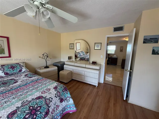 $149,900 | 4800 Hillcrest Lane, Unit 511, Hollywood, FL 33021