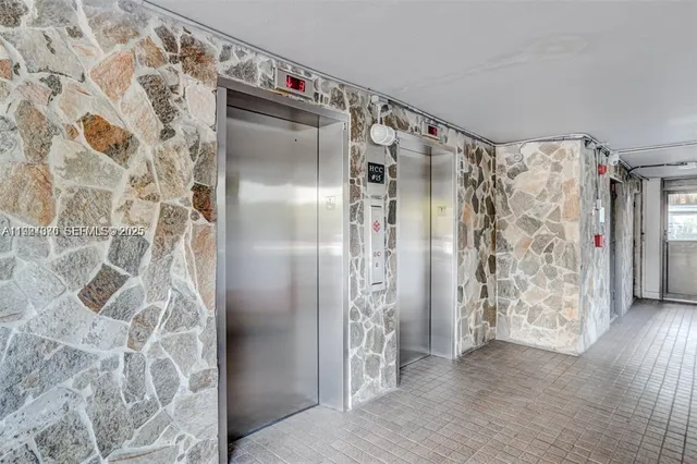 $149,900 | 4800 Hillcrest Lane, Unit 511, Hollywood, FL 33021