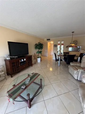 $149,900 | 4800 Hillcrest Lane, Unit 511, Hollywood, FL 33021