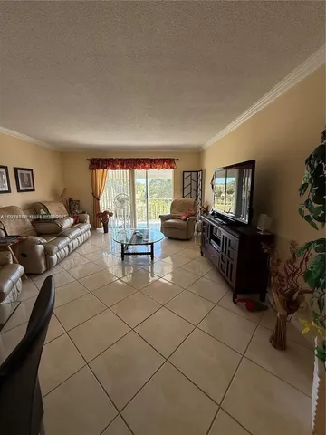 $149,900 | 4800 Hillcrest Lane, Unit 511, Hollywood, FL 33021