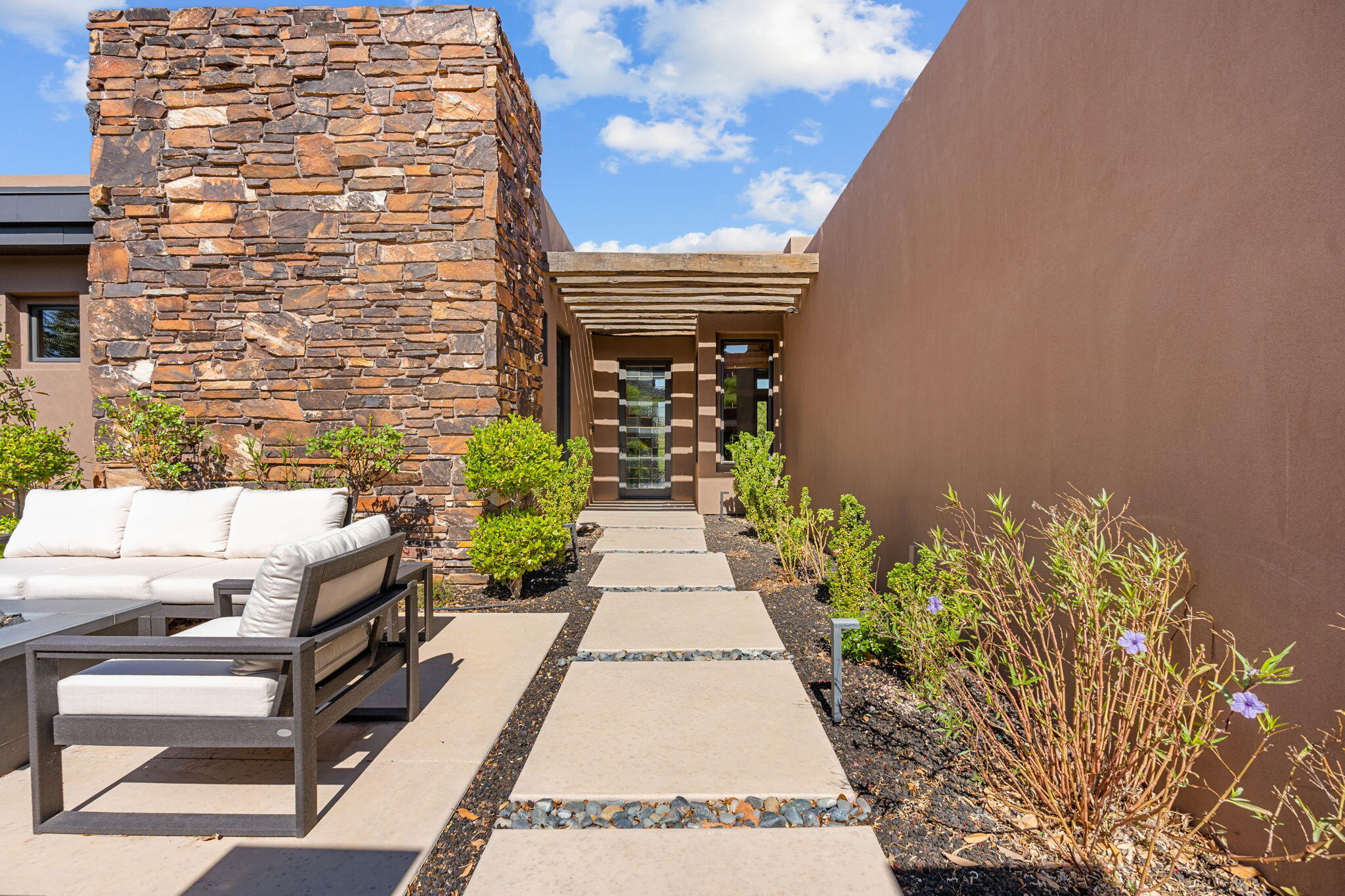3052 Snow Canyon Parkway, Unit 98 St. George, UT 84770 - Photo 17 of 70 Courtyard with Sitting Area