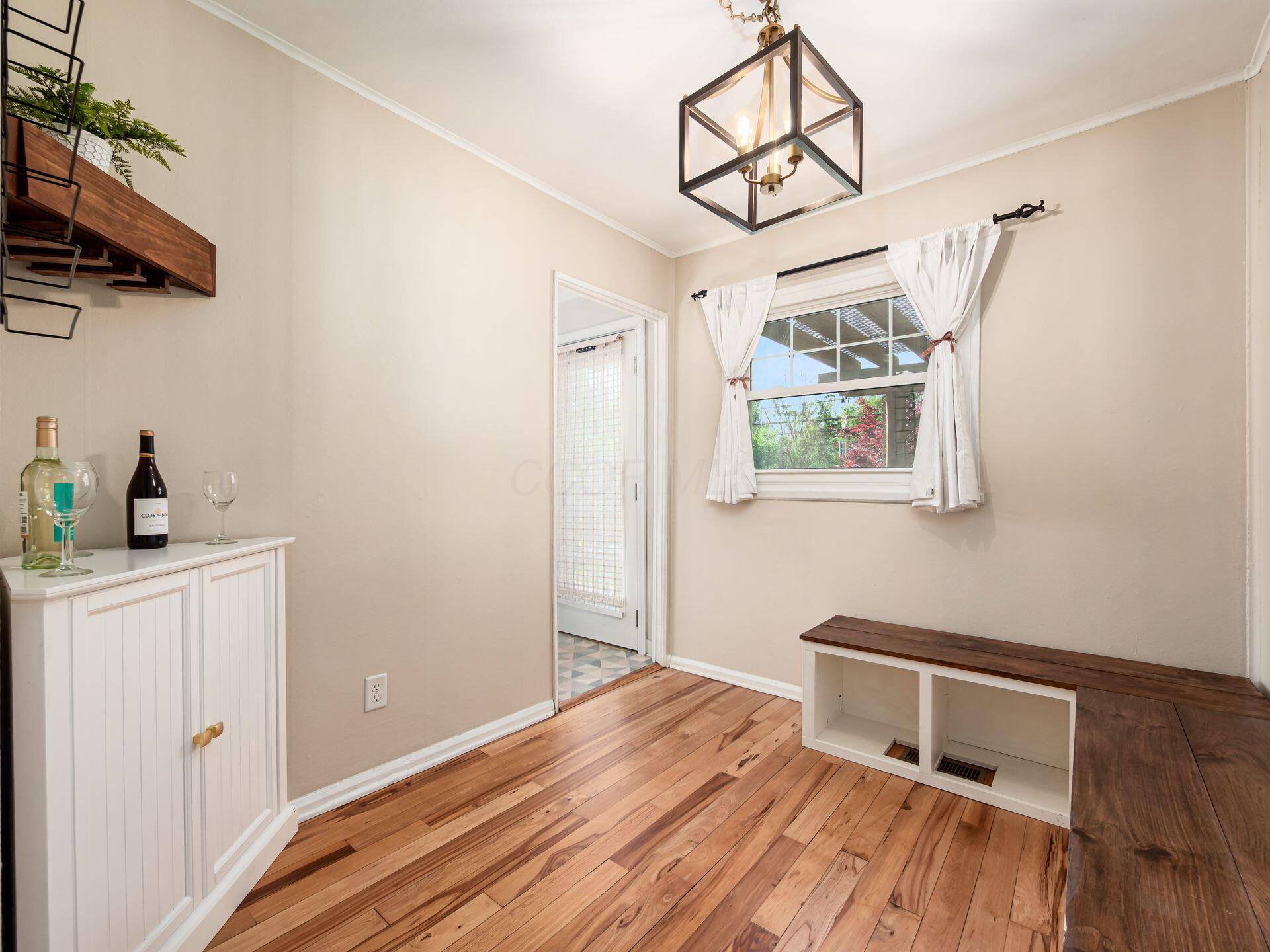199 East Weisheimer Road Columbus, OH 43214 - Photo 11 of 33 Dining room