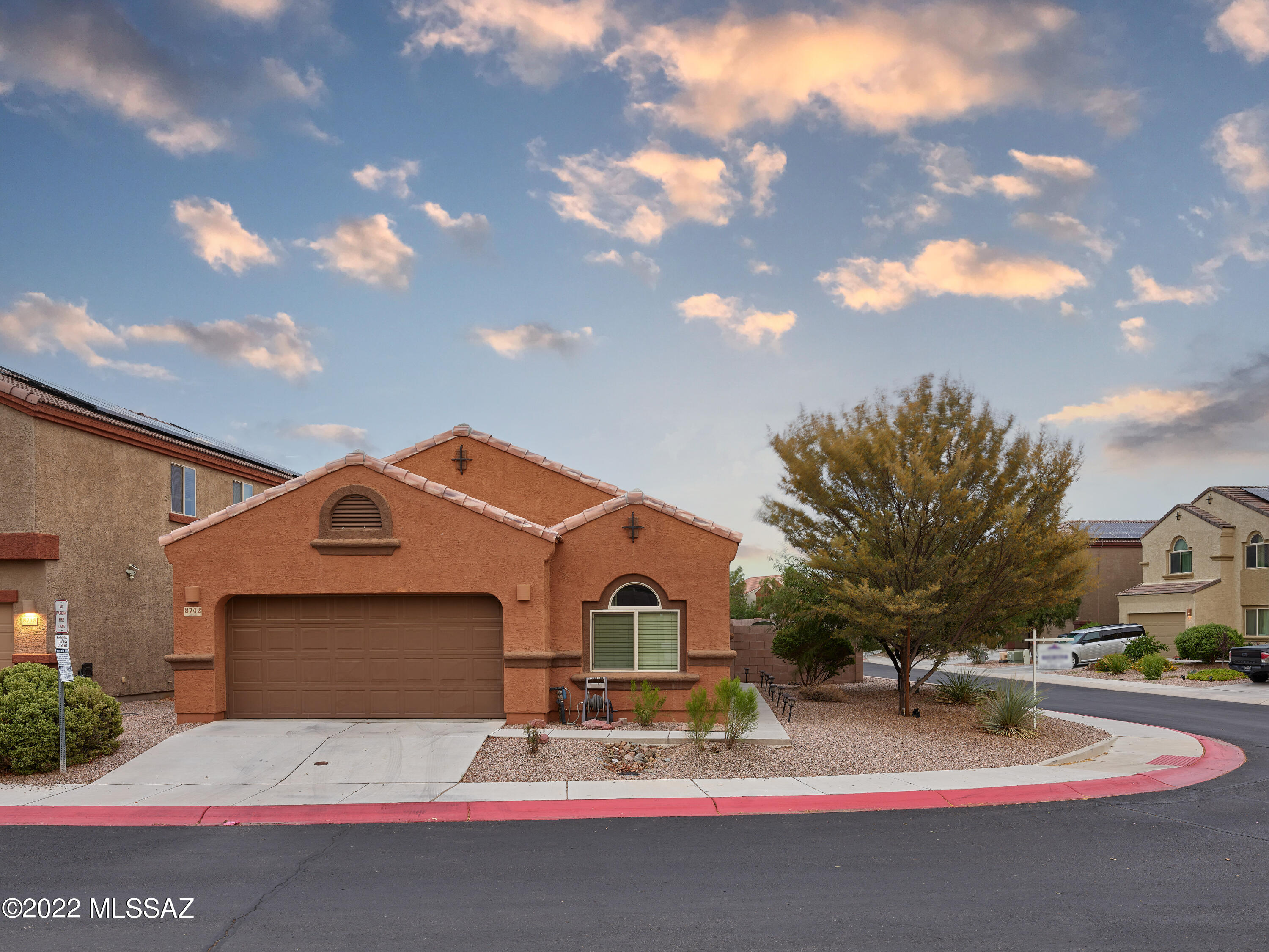 8742 North Norway Spruce Road Tucson, AZ 85743 - Photo 2 of 18