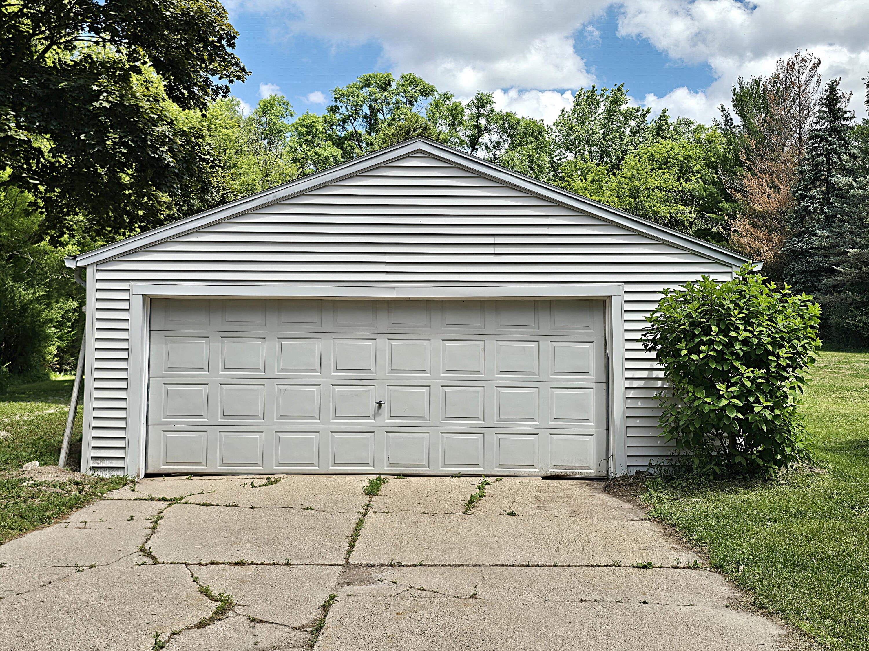 N92-w29368 Center Oak Road Merton, WI 53029 - Photo 43 of 44 Two Car Garage
