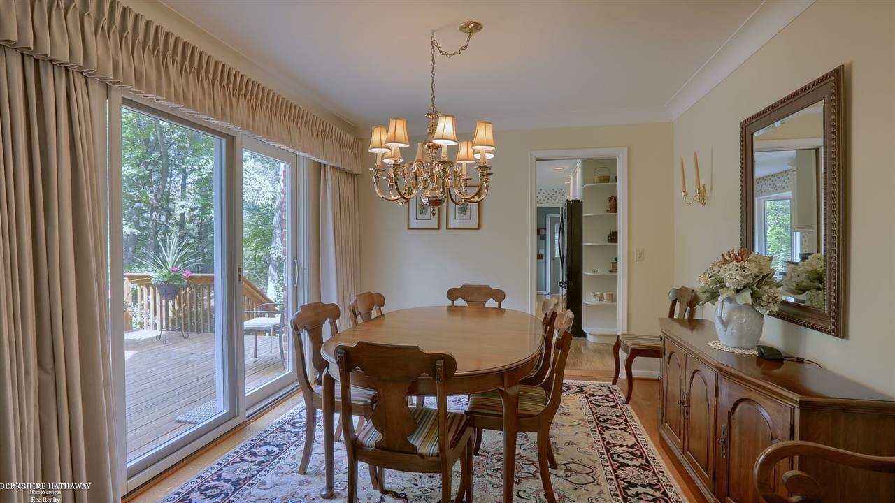 6010 Deguise Court Rochester, MI 48306 - Photo 7 of 31 Dining Room