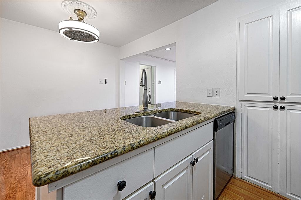 5808 Sandhurst Lane, Unit B Dallas, TX 75206 - Photo 8 of 23