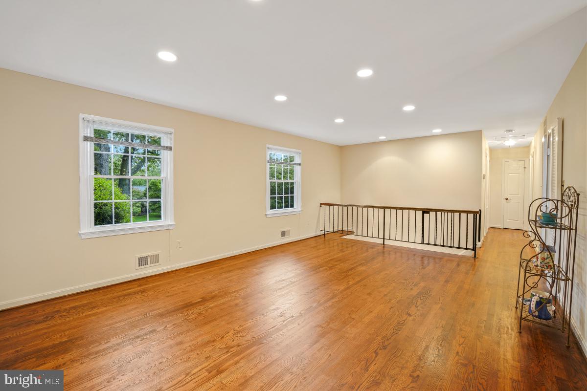 2003 Stratton Drive Potomac, MD 20854 - Photo 12 of 44 Living Room