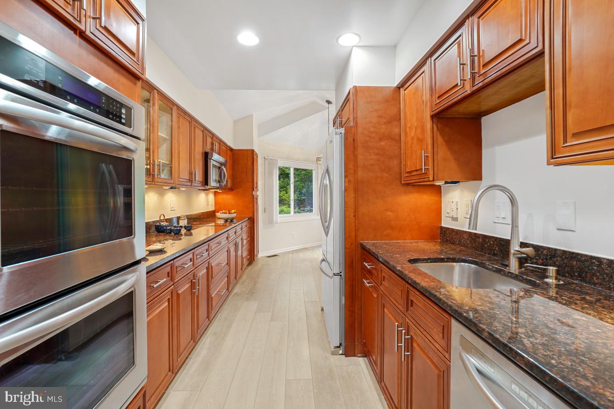 2003 Stratton Drive Potomac, MD 20854 - Photo 17 of 44