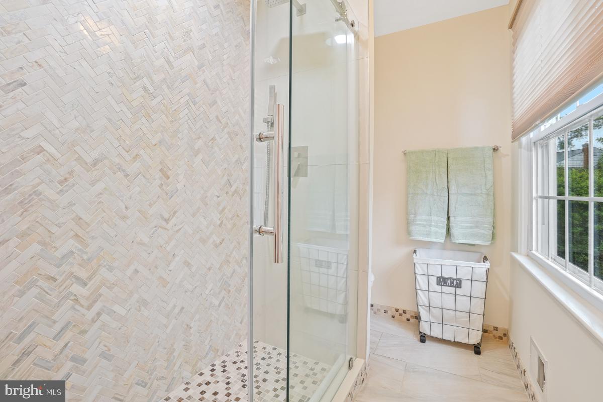 2003 Stratton Drive Potomac, MD 20854 - Photo 28 of 44 Main Bath