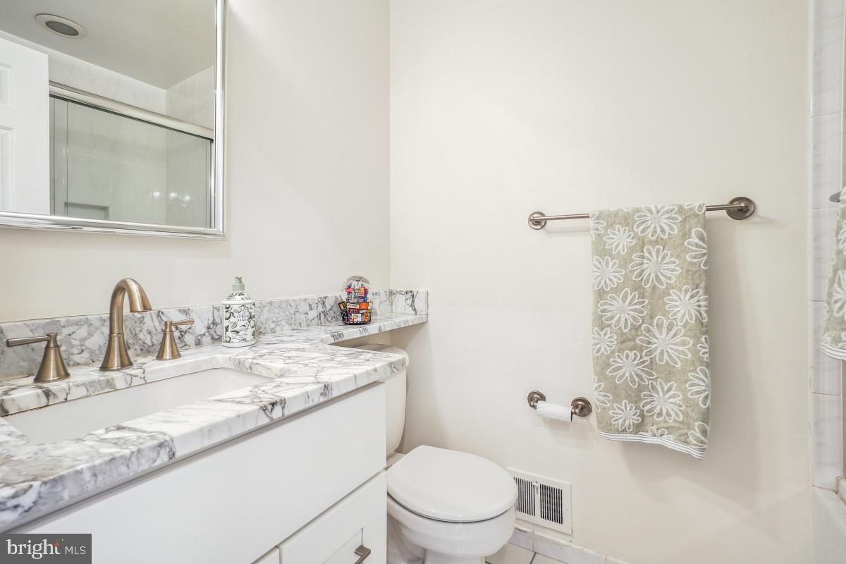 2003 Stratton Drive Potomac, MD 20854 - Photo 30 of 44 Full Hall Bath