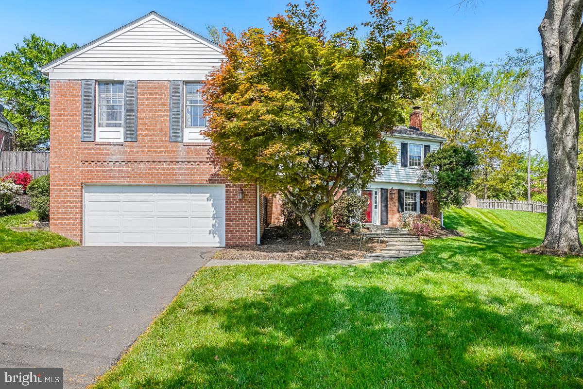 2003 Stratton Drive Potomac, MD 20854 - Photo 3 of 44