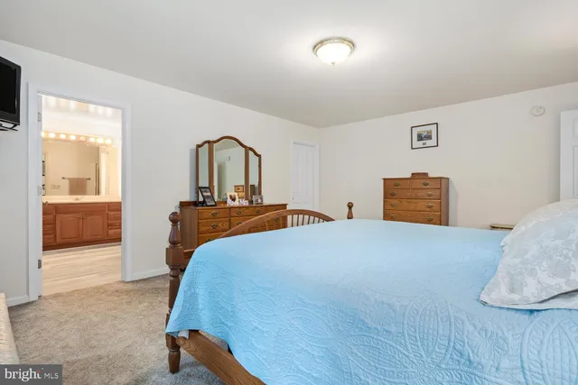 a bed room with a bed and a dresser