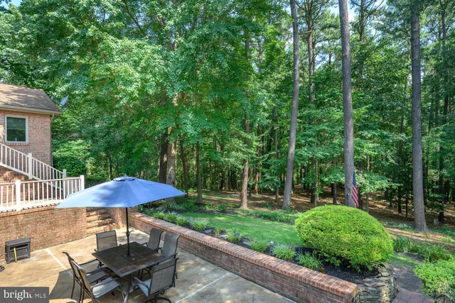 a view of a chairs in a backyard