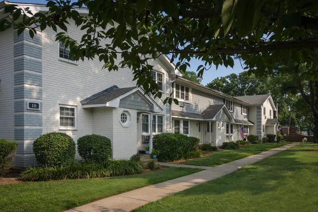 $2,795 | 23 Weaver Drive, Unit 22B, Massapequa, NY 11758