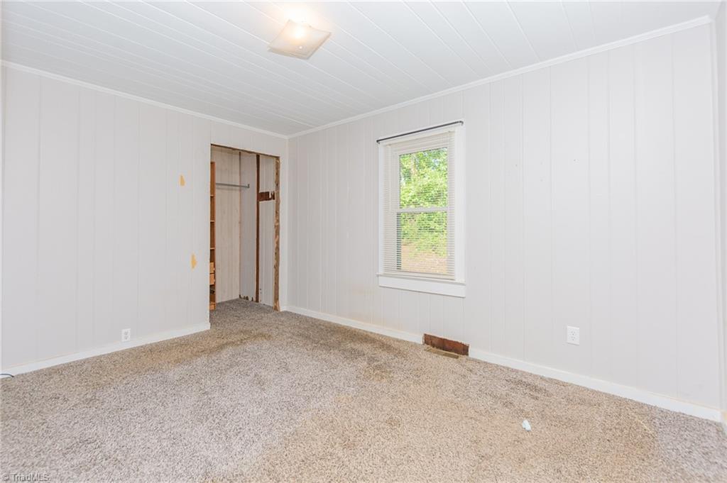 5442 Davis Road Winston-Salem, NC 27105 - Photo 10 of 33 2nd bedroom with Walkin closet