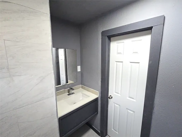 $745 | 9010 Linda Vista Road, Unit C, Houston, TX 77078