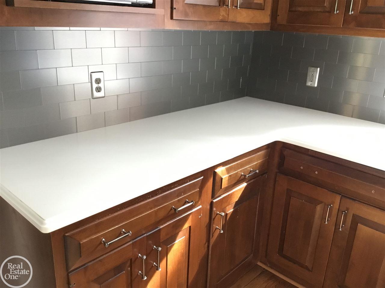 951 North Oxford Road Grosse Pointe, MI 48236 - Photo 6 of 32 31331596-5.JPG