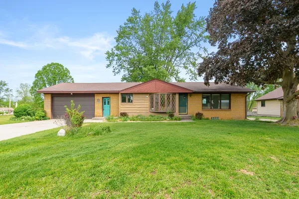 $400,000 | 1015 Chippewa Street, Jenison, MI 49428