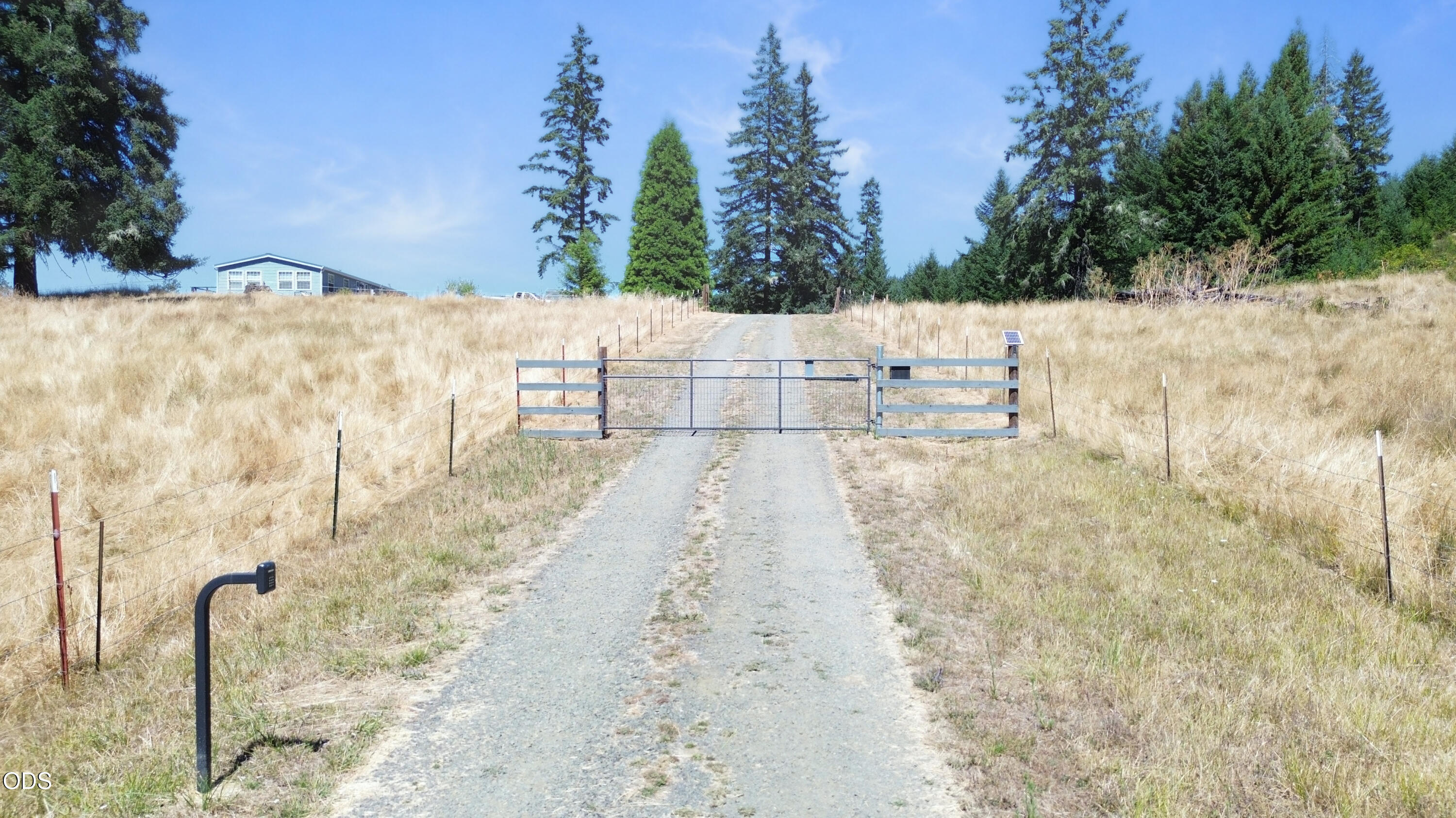 3741 Oak Hill Road Oakland, OR 97462 - Photo 4 of 49 Gallery Image 4