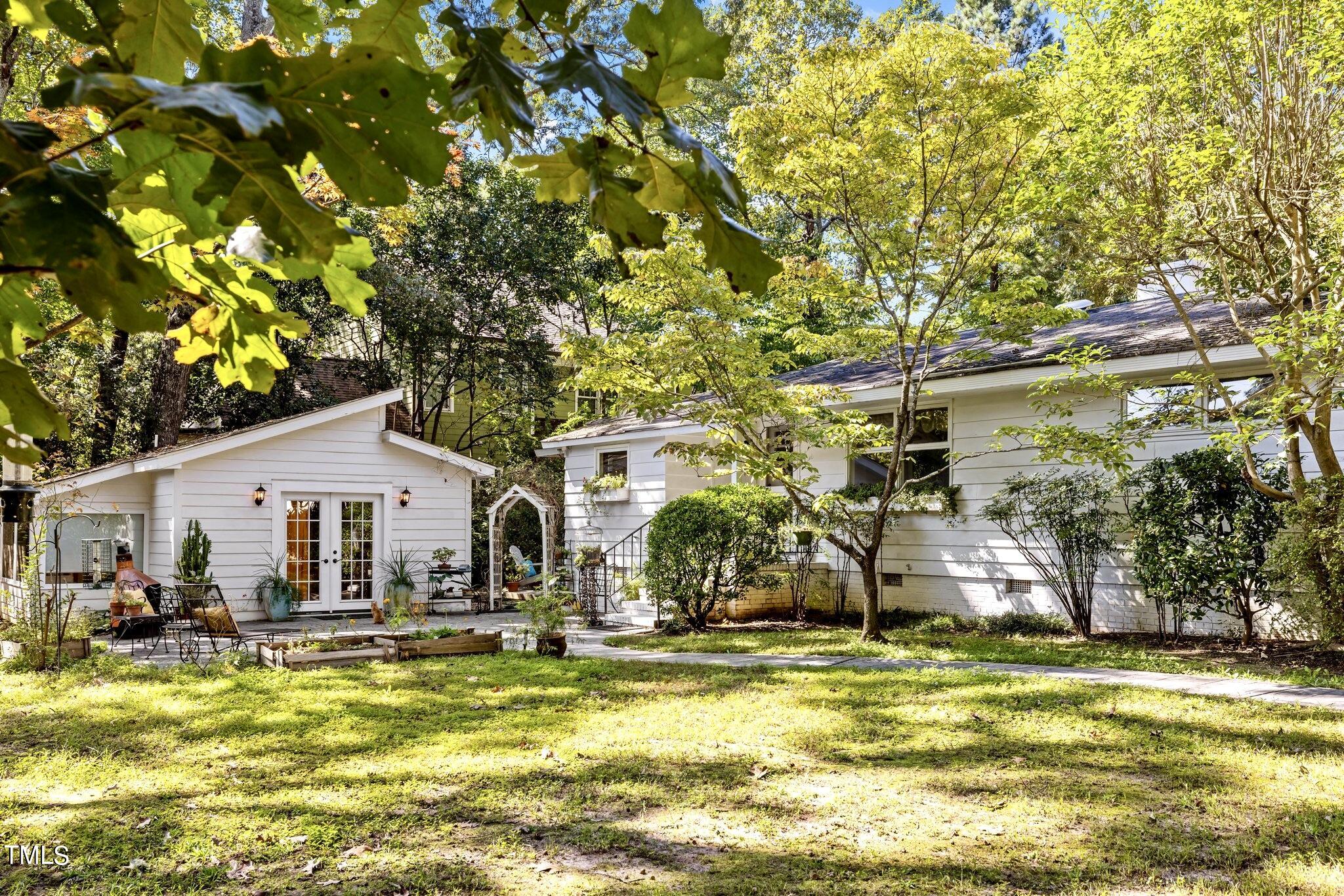 1510 Ridge Road Raleigh, NC 27607 - Photo 7 of 55 37-web-or-mls-5Z8A2571