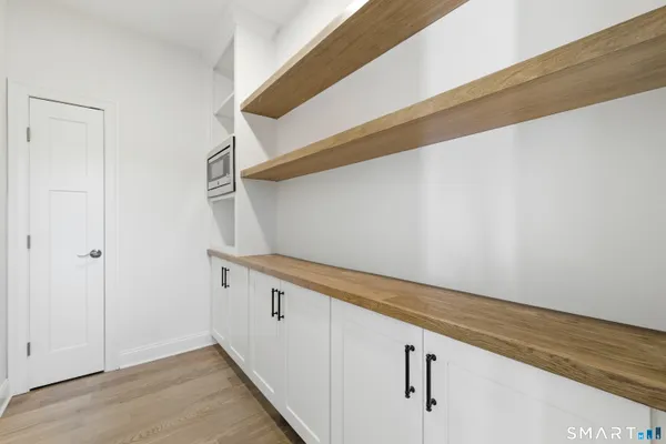 $899,900 | 42 Holcomb Street, Simsbury, CT 06070