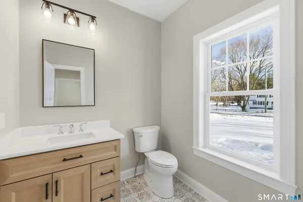 $899,900 | 42 Holcomb Street, Simsbury, CT 06070
