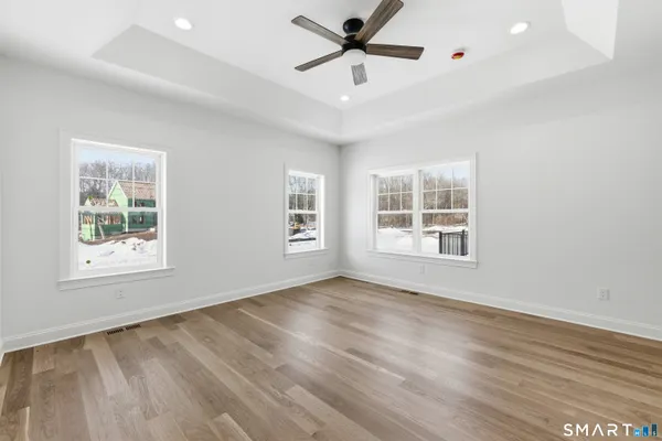 $899,900 | 42 Holcomb Street, Simsbury, CT 06070