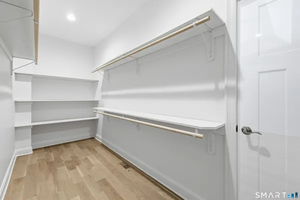 $899,900 | 42 Holcomb Street, Simsbury, CT 06070