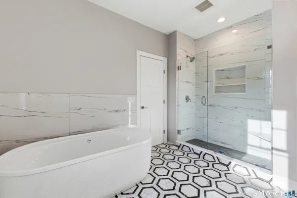 $899,900 | 42 Holcomb Street, Simsbury, CT 06070