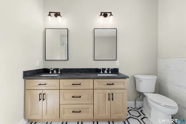 $899,900 | 42 Holcomb Street, Simsbury, CT 06070