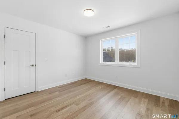 $899,900 | 42 Holcomb Street, Simsbury, CT 06070