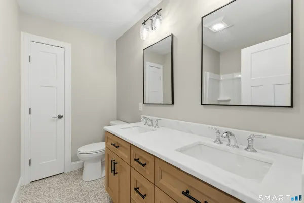 $899,900 | 42 Holcomb Street, Simsbury, CT 06070