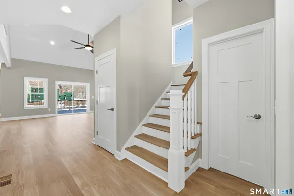 $899,900 | 42 Holcomb Street, Simsbury, CT 06070