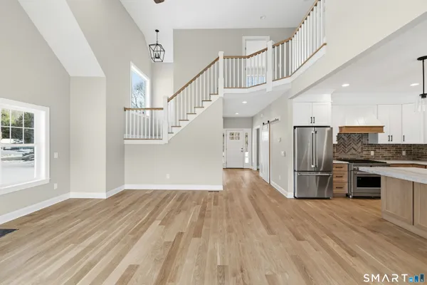 $899,900 | 42 Holcomb Street, Simsbury, CT 06070