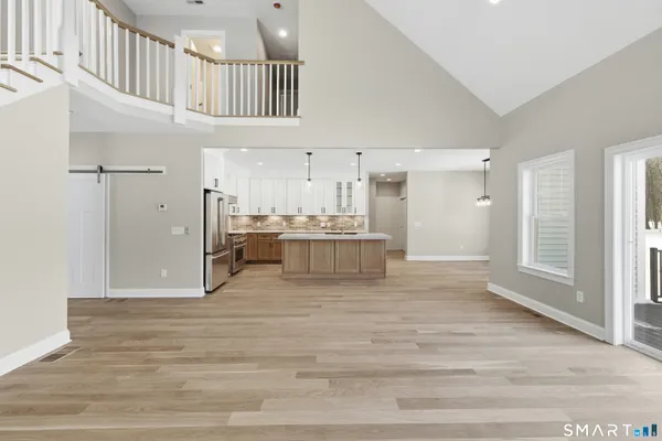 $899,900 | 42 Holcomb Street, Simsbury, CT 06070